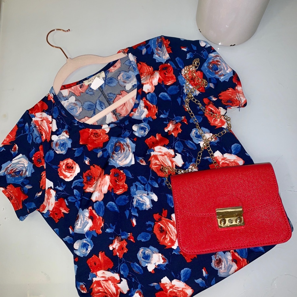 T-Shirt with Flowers ♡